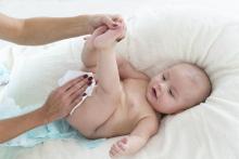 Bebeklerde kakada beyaz parçacıklar neden olur? 